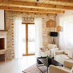 Del With Heated Pool Villa