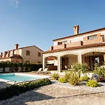 Del With Heated Pool *