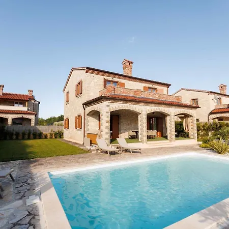 Del With Heated Pool Villa *