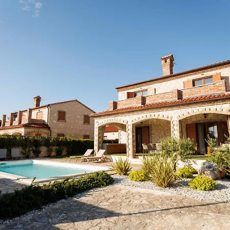 Del With Heated Pool *