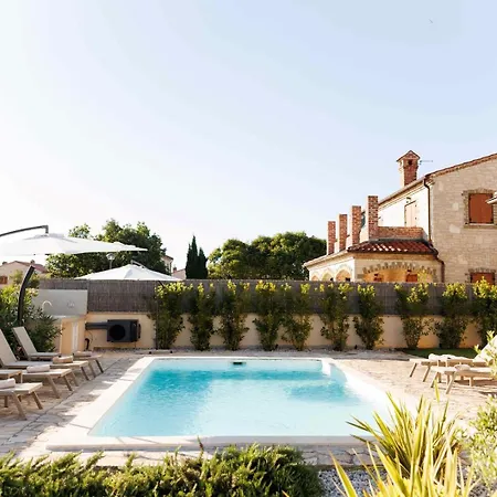 Villa Del With Heated Pool