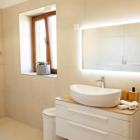 Del With Heated Pool Villa